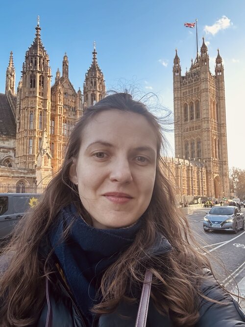 Марина в Лондоне у Вестминстера